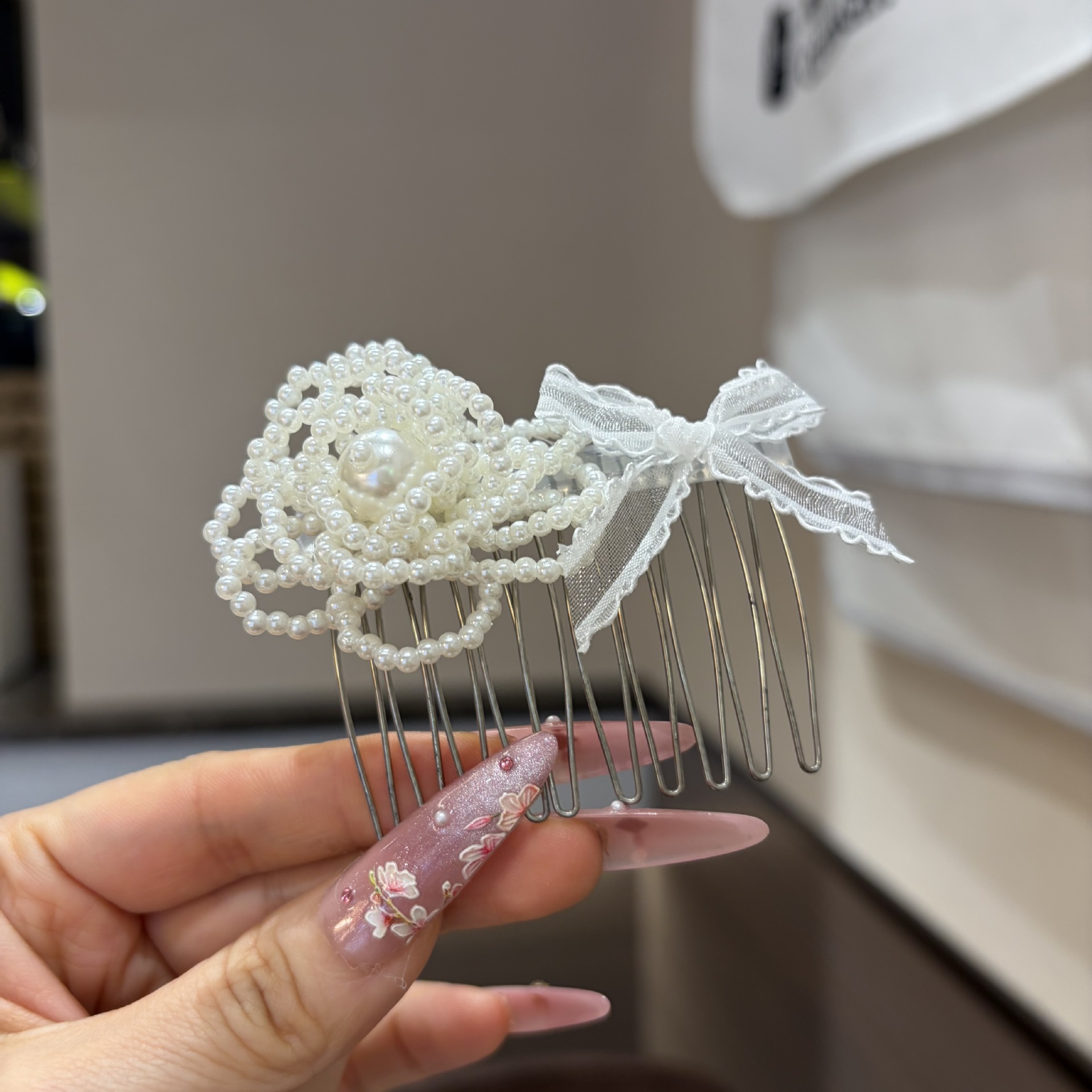Pente de cabelo floral com pér - Hi Tech Accessories avaliação e preço